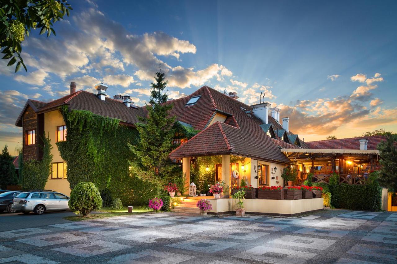 Villa Riccona Bronisze Luaran gambar