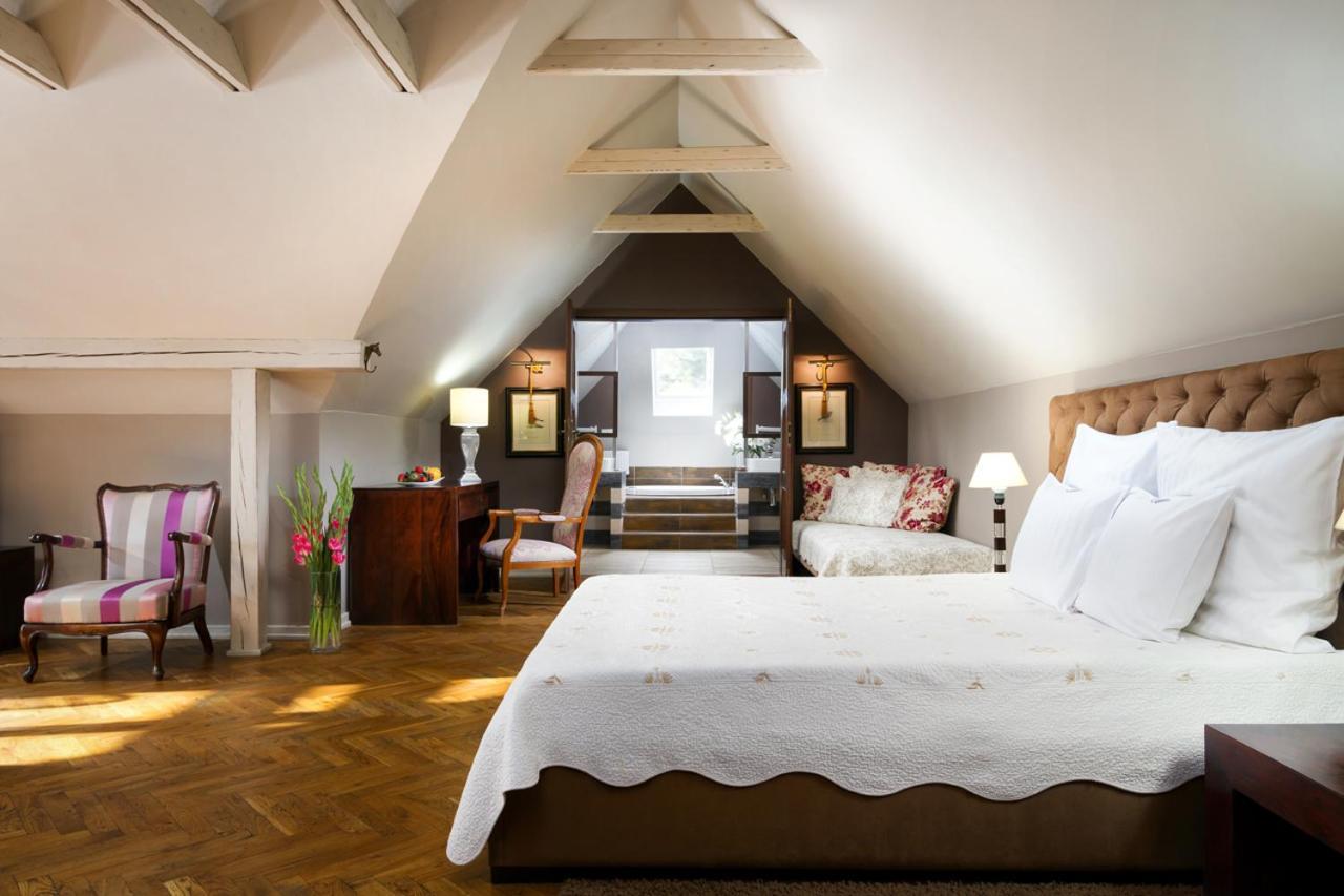 Villa Riccona Bronisze Luaran gambar