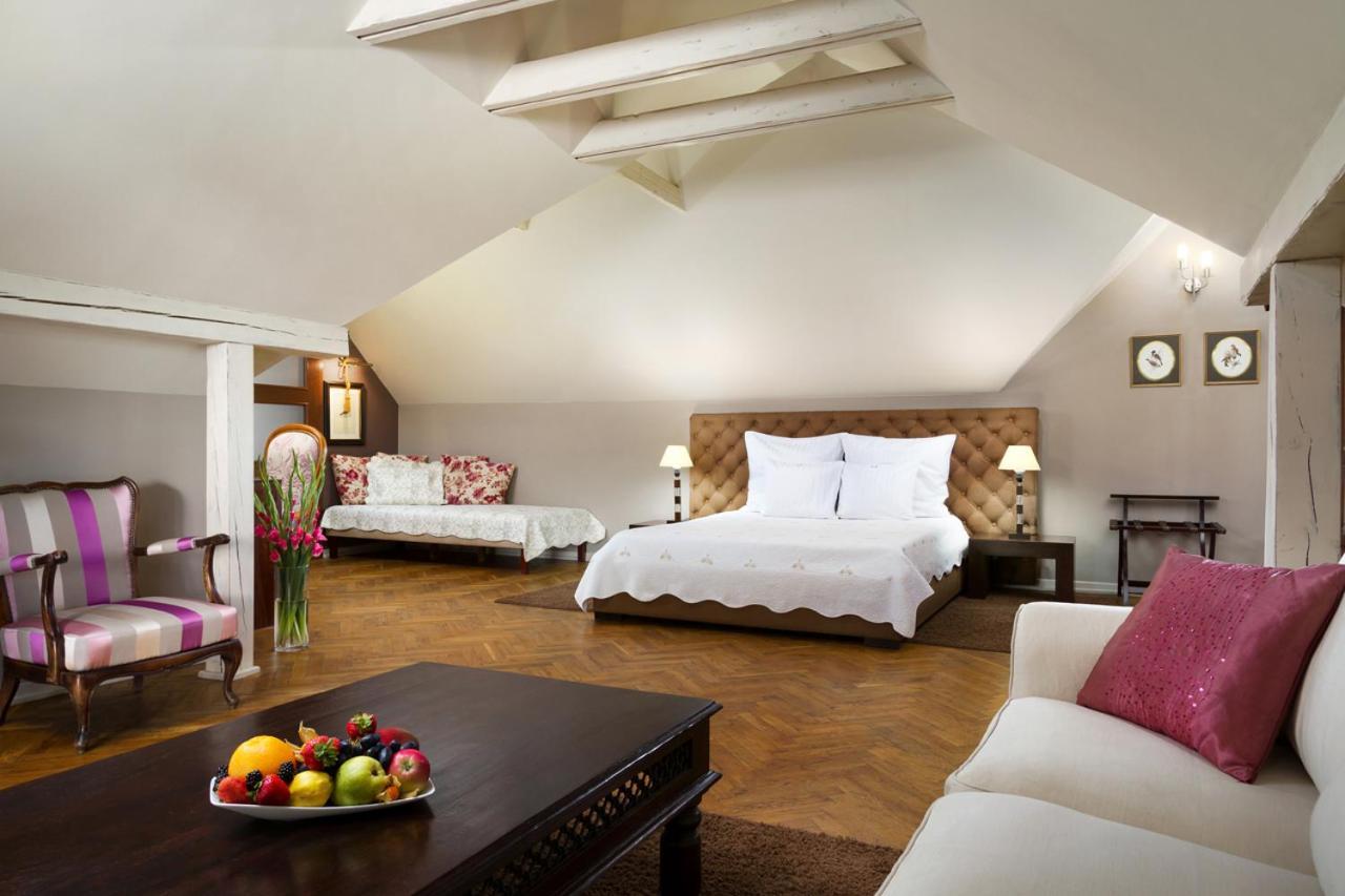 Villa Riccona Bronisze Luaran gambar