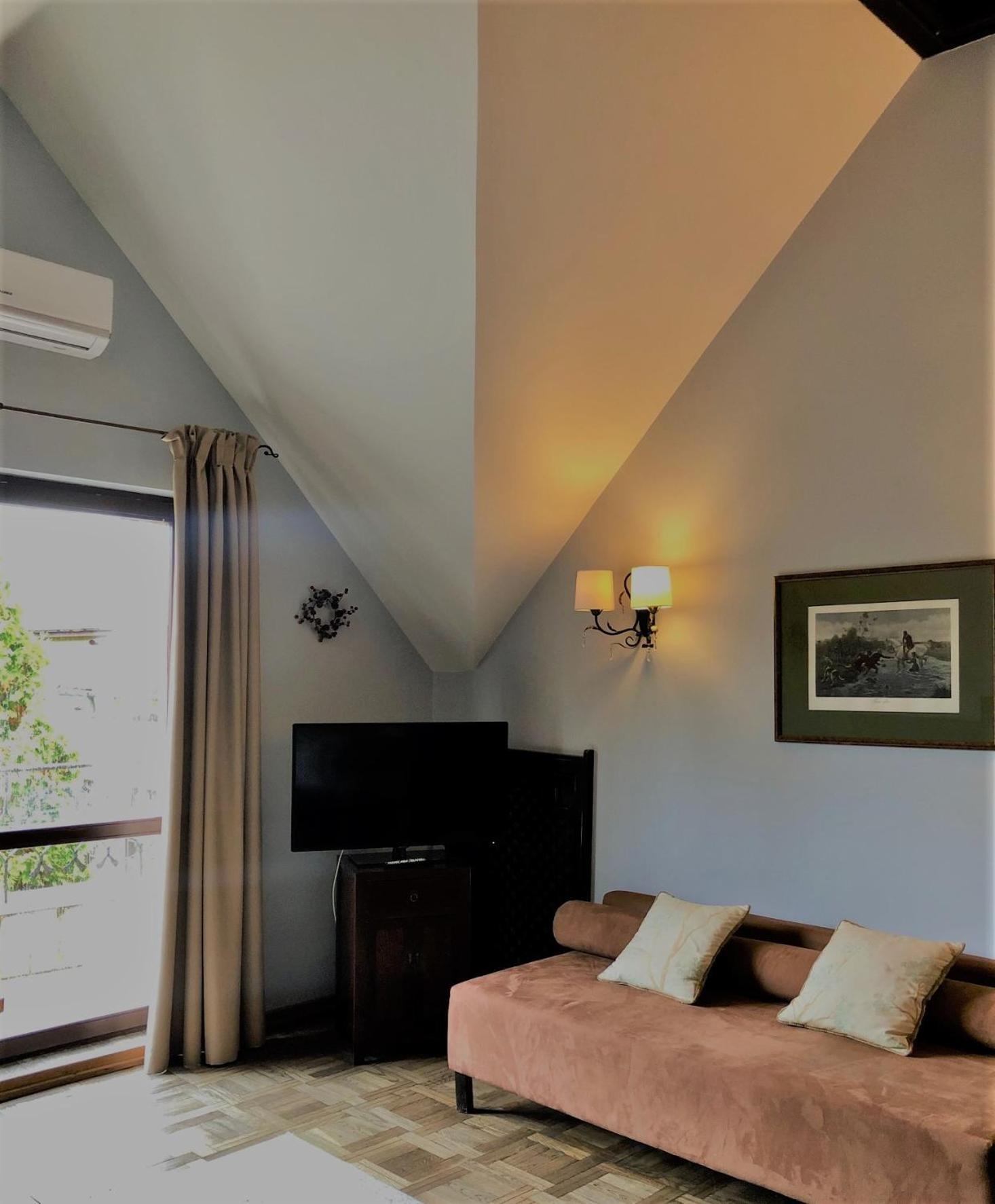 Villa Riccona Bronisze Luaran gambar